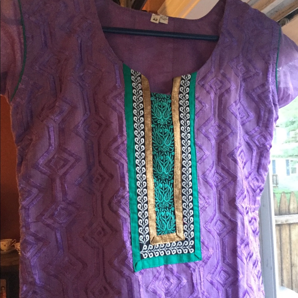 Women’s Dress - Picture 2 of 5
